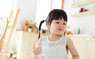 儿童指纹水杯是真靠谱还是智商税？测评后发现真相