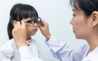 年赚近7亿 儿童“近视神药”火爆！医生：这3类孩子千万别用【6亿人收入低于1000元 儿童】