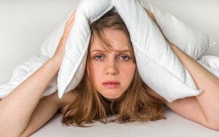 亚洲一线二线三线品牌精华液久久效果差距在哪（分析渗透技术与生物利用度）